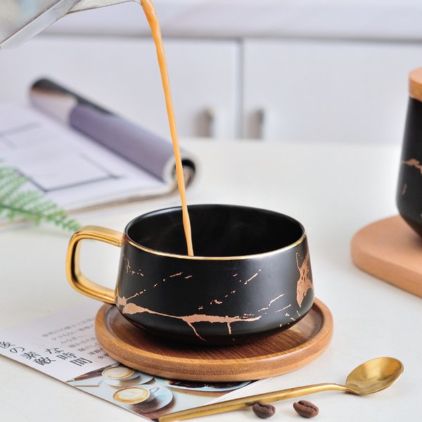 Чашка для кави з дерев'яним блюдцем "Чорний мармур" + чайна ложка