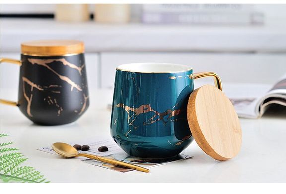 Чайная чашка с бамбуковой крышкой и ложкой "Зеленый мрамор" 400 мл