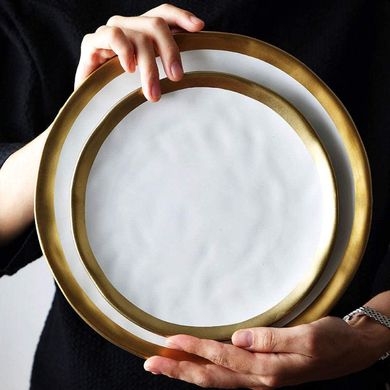 Белая круглая тарелка с золотым ободком 25,5 см