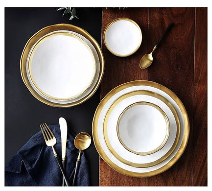 Біла кругла тарілка із золотим обідком 25,5 см